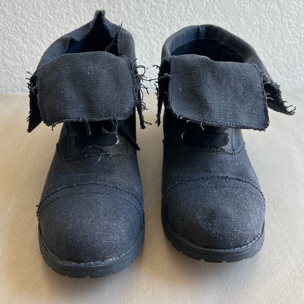 K9, 9M, Womens Black boots. - Picture 2 of 7